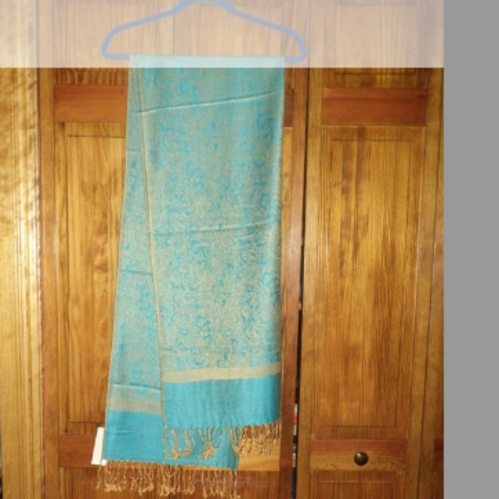 Very Moda green/gold pashmina scarf/wrap w/fringes - new